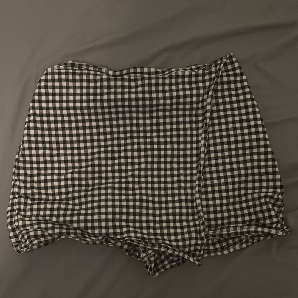 Hollister Black and White Checkered Skort